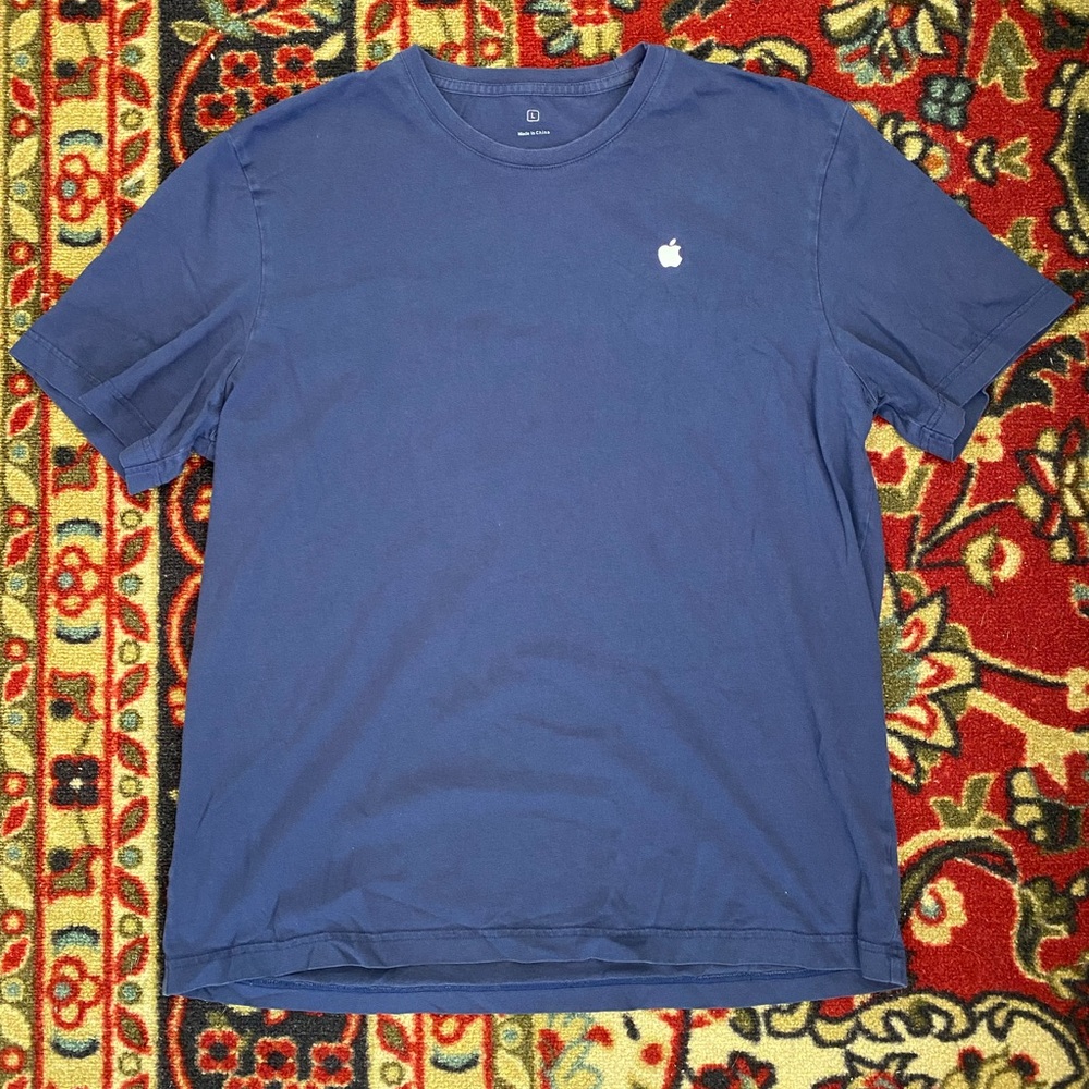 Apple logo tee